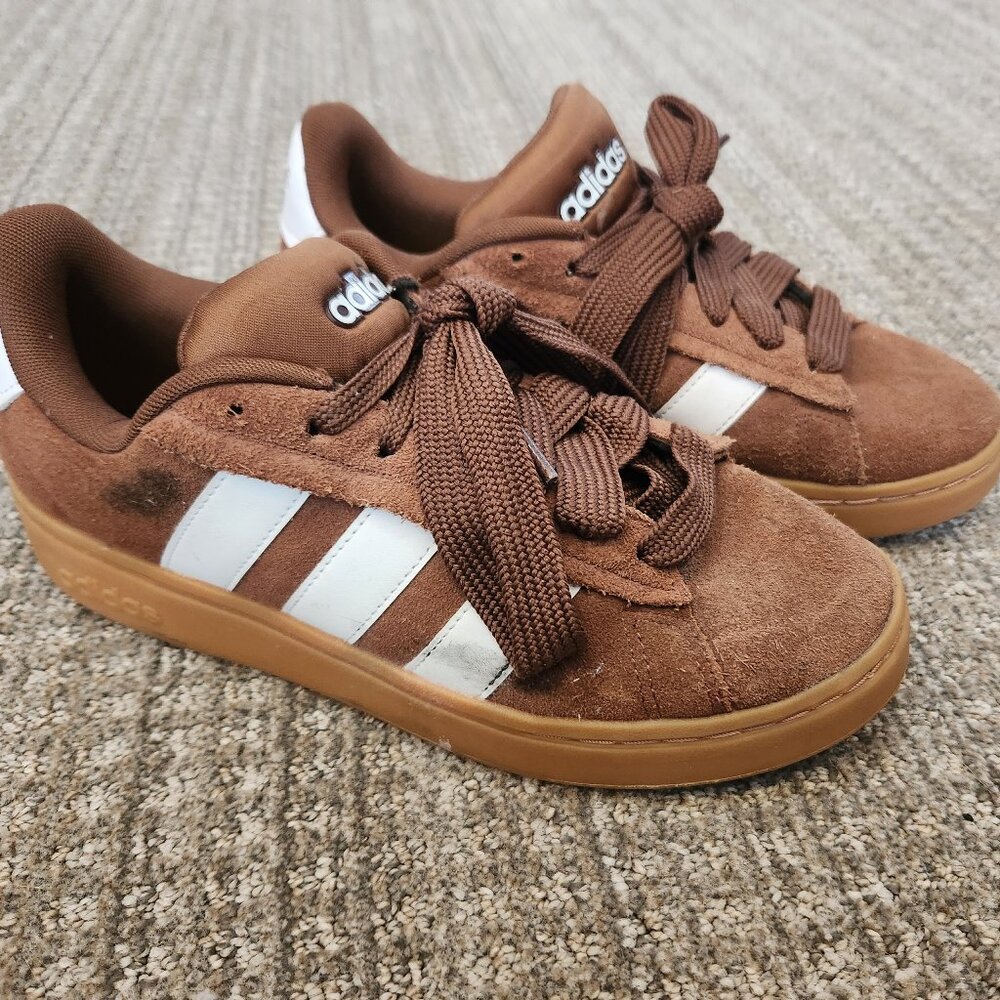 Mens Adidas tennis shoes 7.5